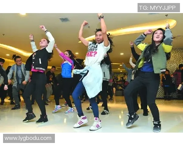 民族舞蹈添生机 乌鲁木齐快闪互动乐不断